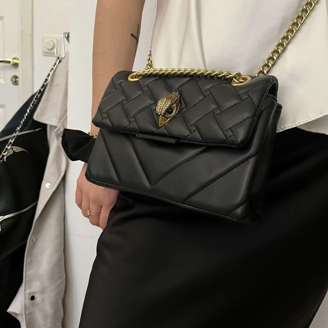 Svart quiltad axelväska från Kurt Geiger