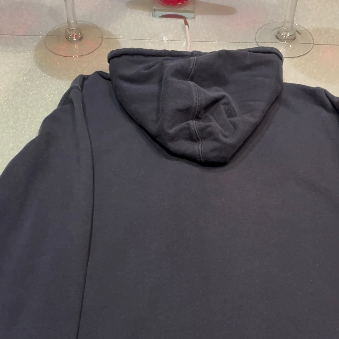 Mörkblå hoodie med dragkedja från Morris - 2