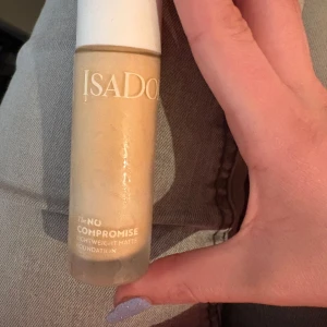 Isadora - I'm selling this because it wasn't my color, I just tested it on my hand.