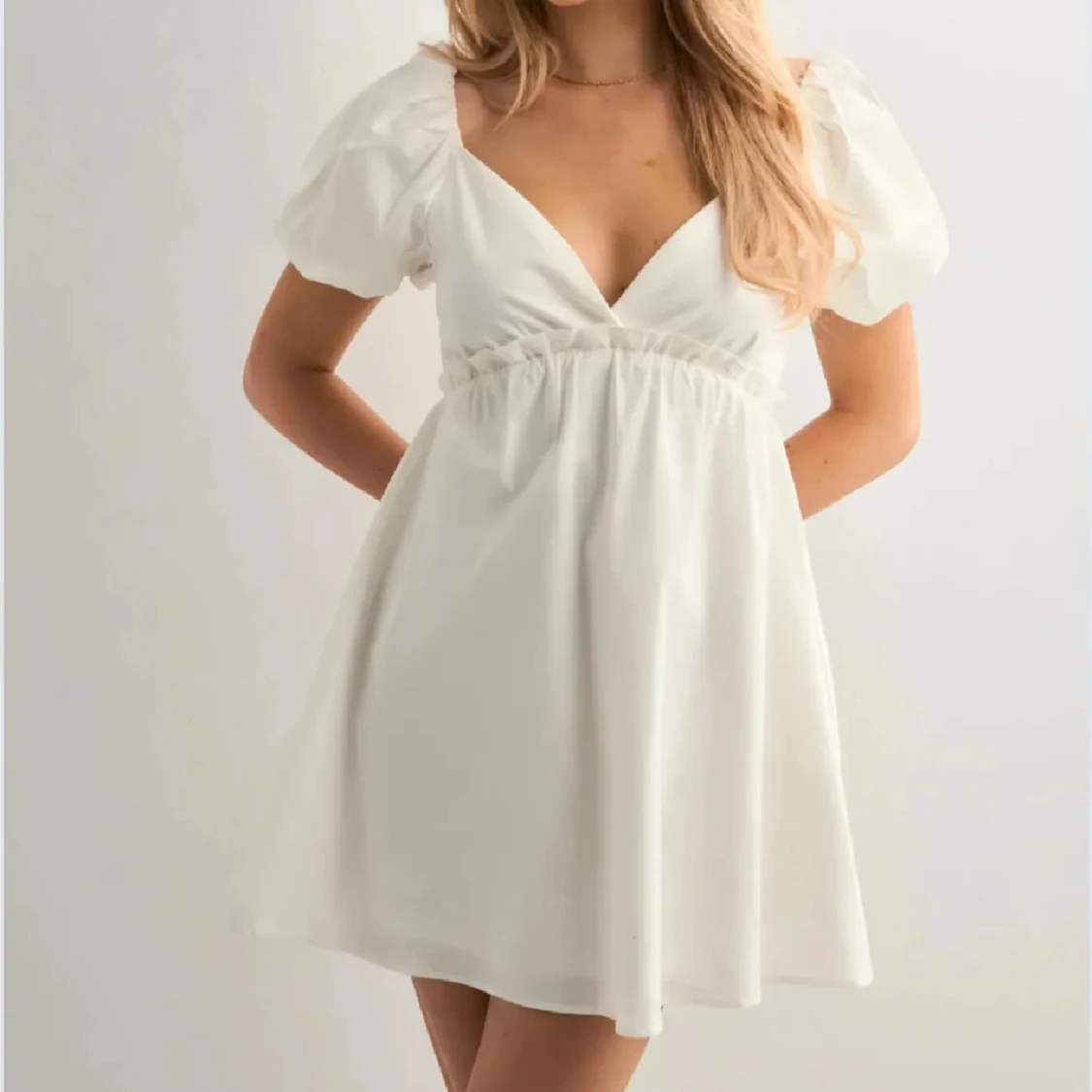 Vit kort puffärmad klänning - 1