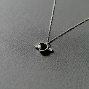 Rebel Love Inspired - Black Heart Arrow - 40 + 5 cm. Rost- & nickel-fri stainless steel.