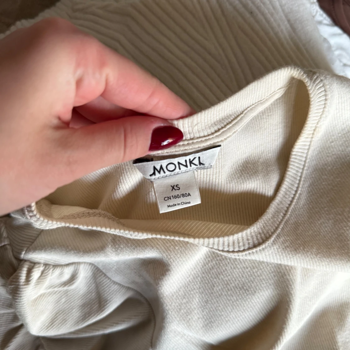 Vit topp med puffärm Monki - 1