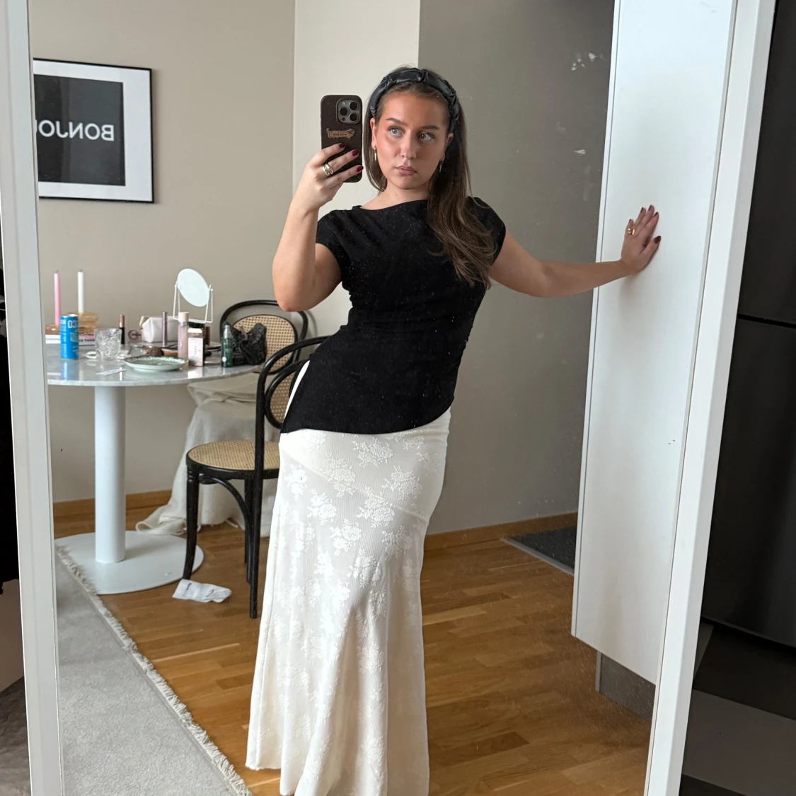 Svart figurnära topp med kort ärm - 1