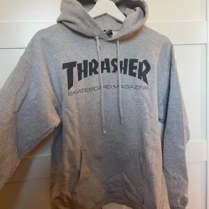 Thrasher hoodie - Säljer min trasher tröja då den inte blivit använd på jätte länge och har bara legat i min garderob. köptes ny för 800kr 