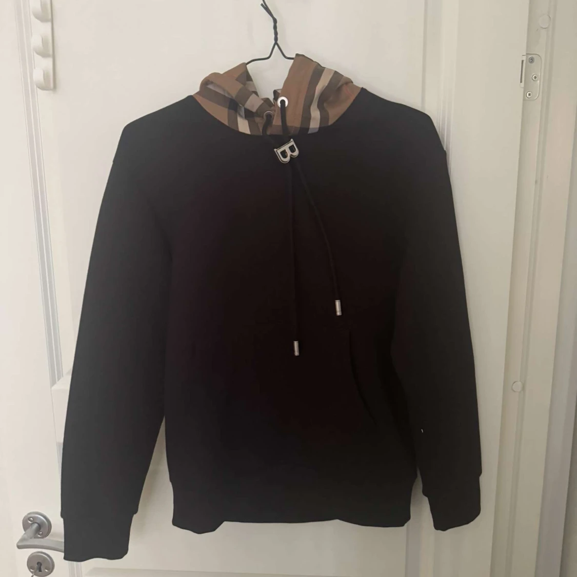 Svart hoodie med rutig huva Burberry - 1