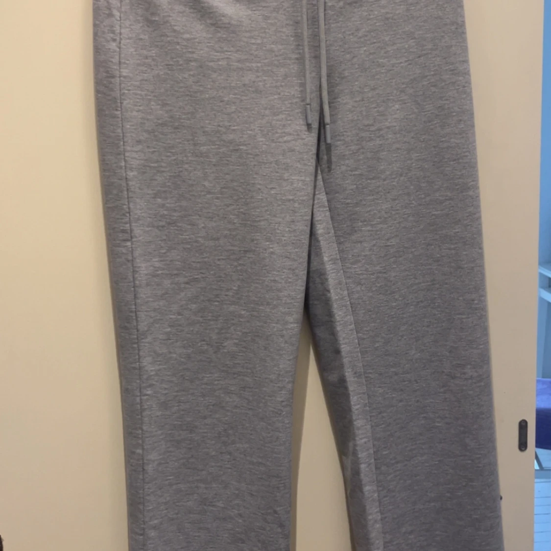 Grå mjukisbyxor från 157