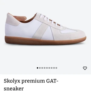 SÖKER! Vita gats bra skick för under 1200 från skolyx eller under 2000 från maison margiela i storlek 44-45 - Söker