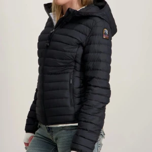Parajumper jacka - Jättefin Parajumper jacka som endast är använd några enstaka gånger, storlek Y-L vilket motsvarar Xs. Köptes för 4500 kr💕