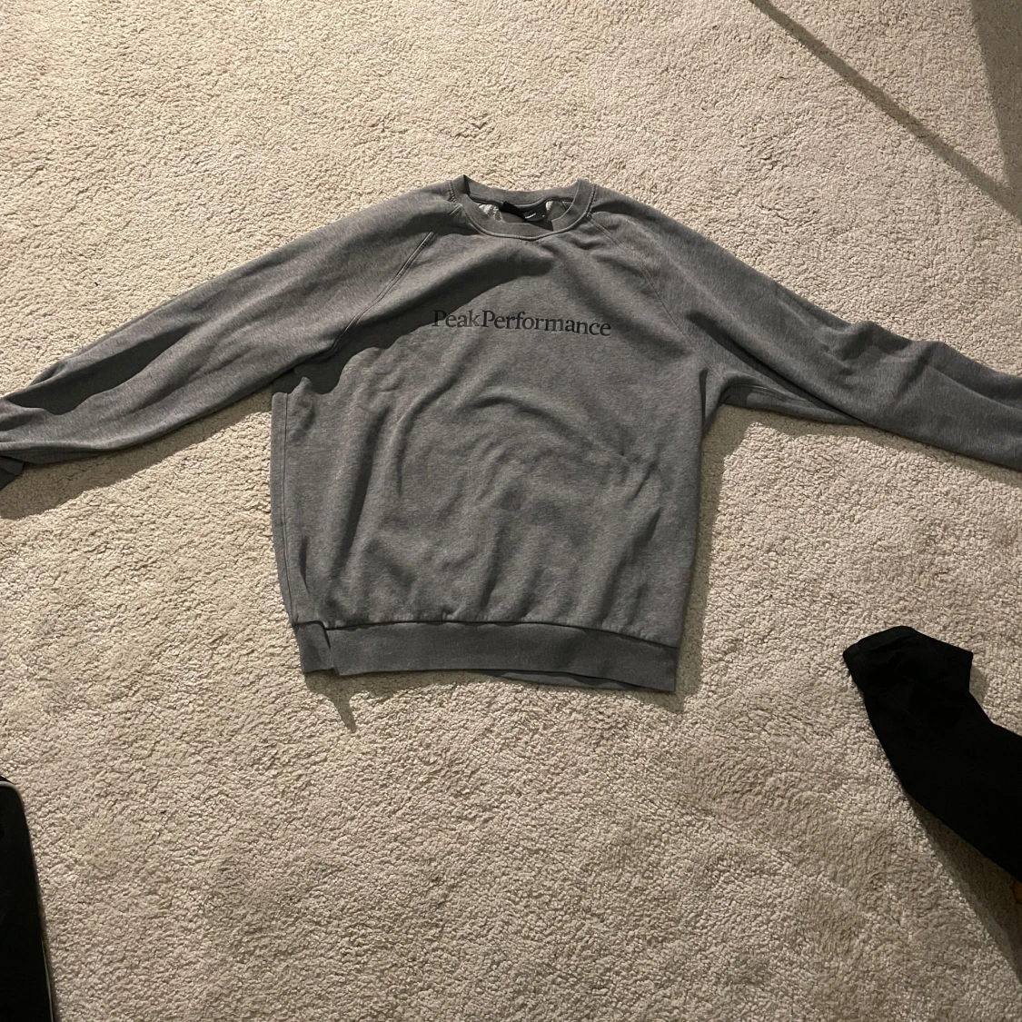 Grå Peak Performance tröja