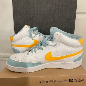 Jordan 1  - Bra skick. Alla skornas skador syns på bilderna. Storlek: 46. Kontakta mig för mer information eller bilder!😊