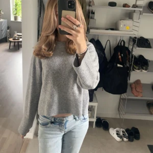 Grå stickad tröja - Grå stickad tröja från Gina