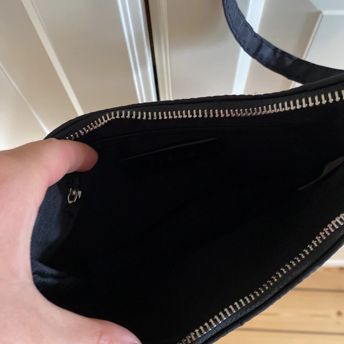 Svart axelväska från Bershka - 3
