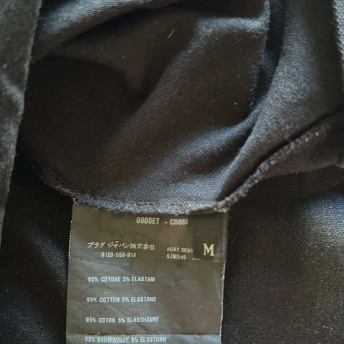 Svart kortärmad t-shirt från Prada - 2