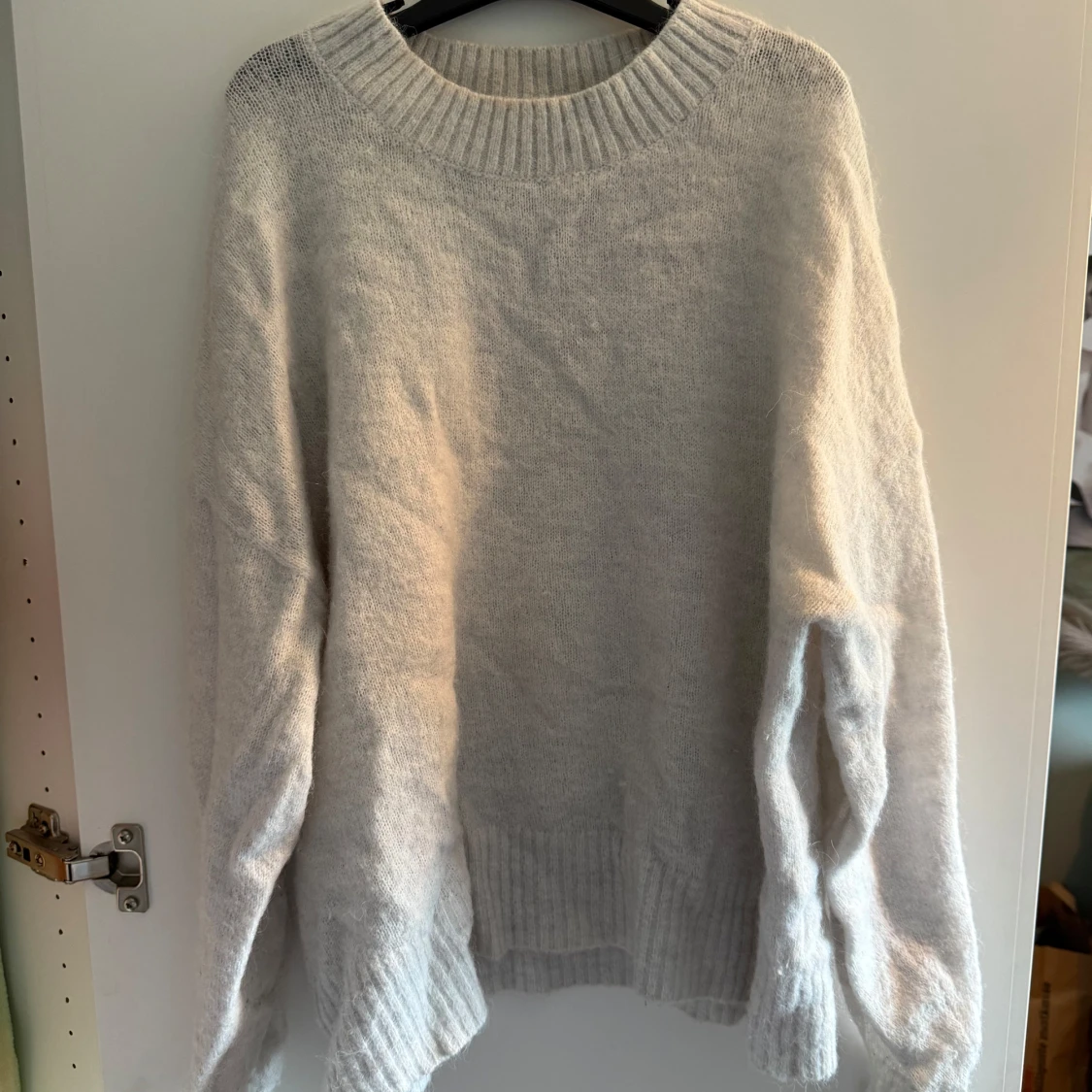 Ljusgrå stickad tröja från C