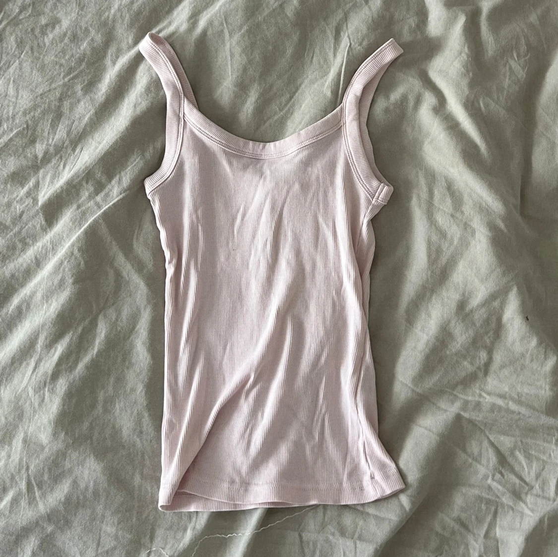 Ljusrosa ribbad linnetopp