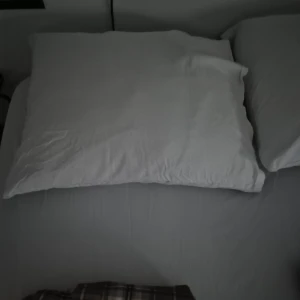 Hej! Ni kan här o med köpa en kudde! Wow! En tröja av märket "reebook" ett par vita strumpor från "jack and jones" gawd damn. Och sist men inte minst en gamer!😗  - Säljer ett par svarta jeansbyxor i klassisk rak modell. Byxorna har en enkel och stilren look som passar till det mesta. Perfekta för dig som gillar en clean och tidlös stil.