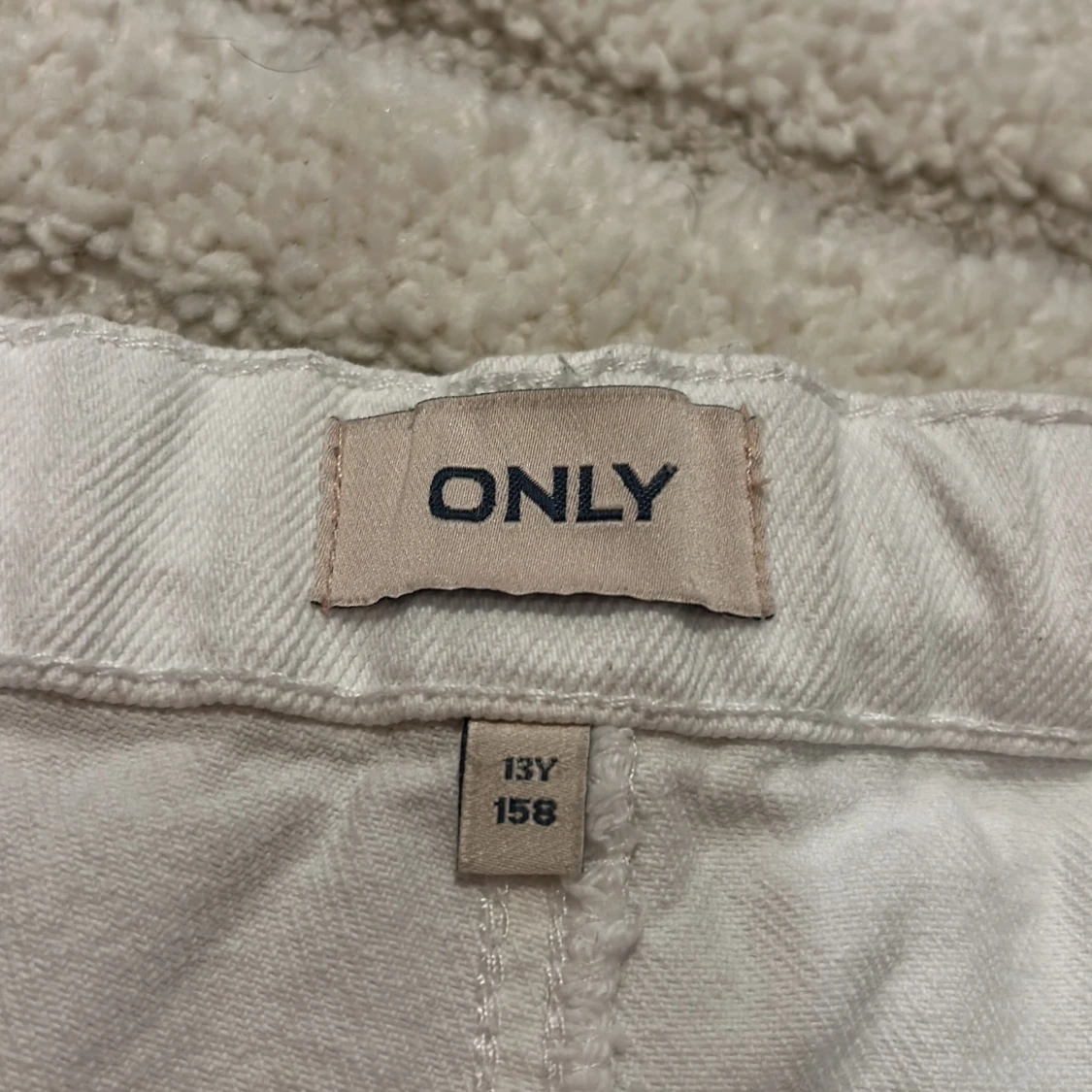 Vit jeanskjol med shorts från ONLY - 1