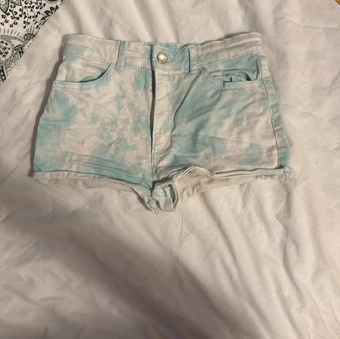 Blåvita jeansshorts från H&M
