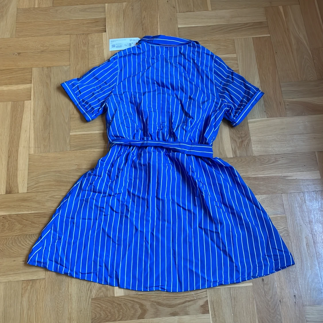 Blå randig kortklänning Holly & Whyte - 1