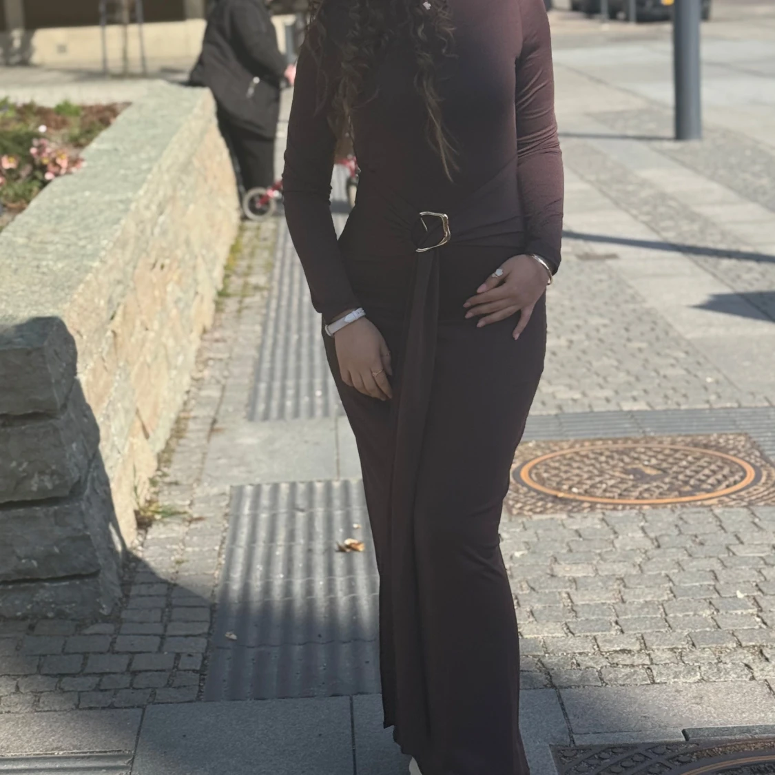 Brun långklänning med bälte - 2