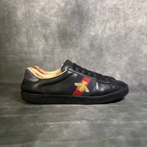 Gucci ace skor - Mycket fint skick | Size uk 9,5 vilket passar 43/44| fraktar spårbart inom 24 timmar |  för att köpa klicka ” köp nu” | vid frågor skriv ett meddelande |