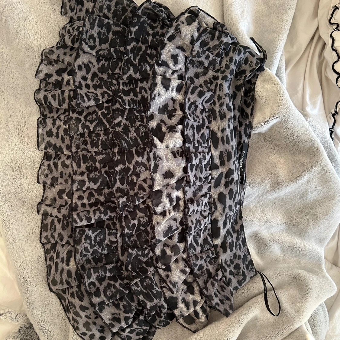 Kjol med små volanger 