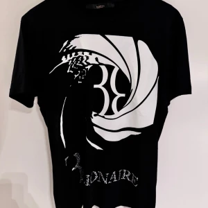 Billionaire T-Shirt Premium - Billionaire T-Shirt i XS (passar även S) i väldigt gott skick. Nypris 5.000kr Kvitto medföljes om önskas