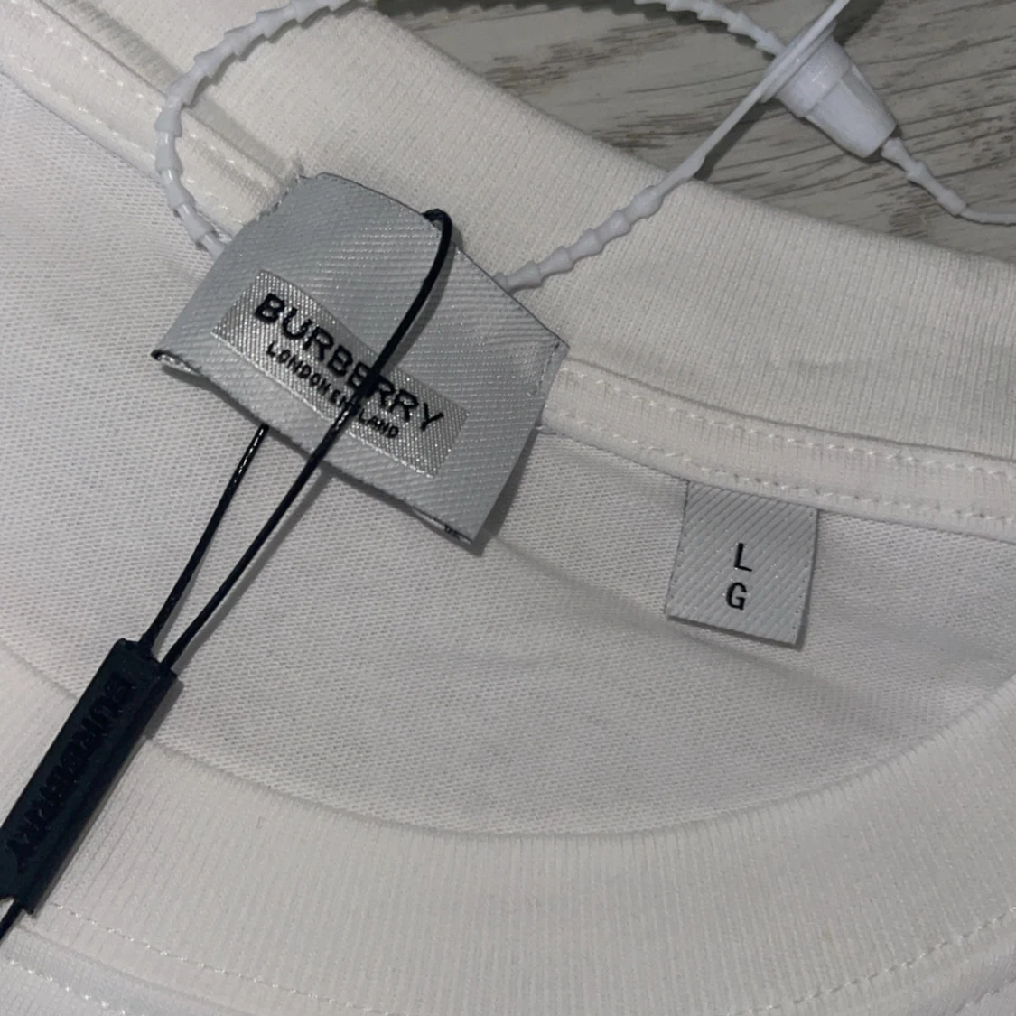 Vit Burberry t-shirt med blått tryck - 2