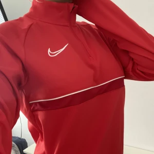 Nike tröja - Ny Nike tröja, storlek M