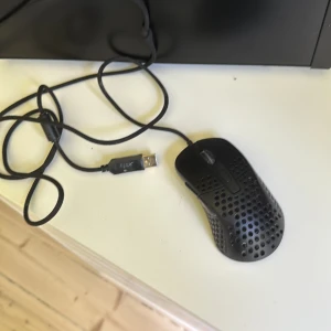 Xtryfy mus - För gaming nästan ny