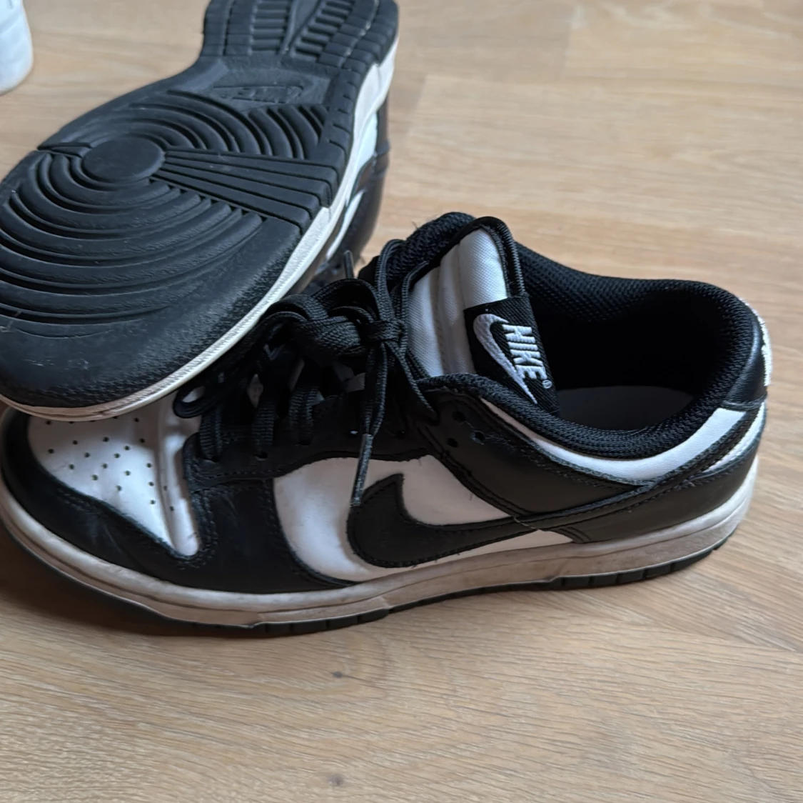 Nike Dunk Low svart/vit sneakers