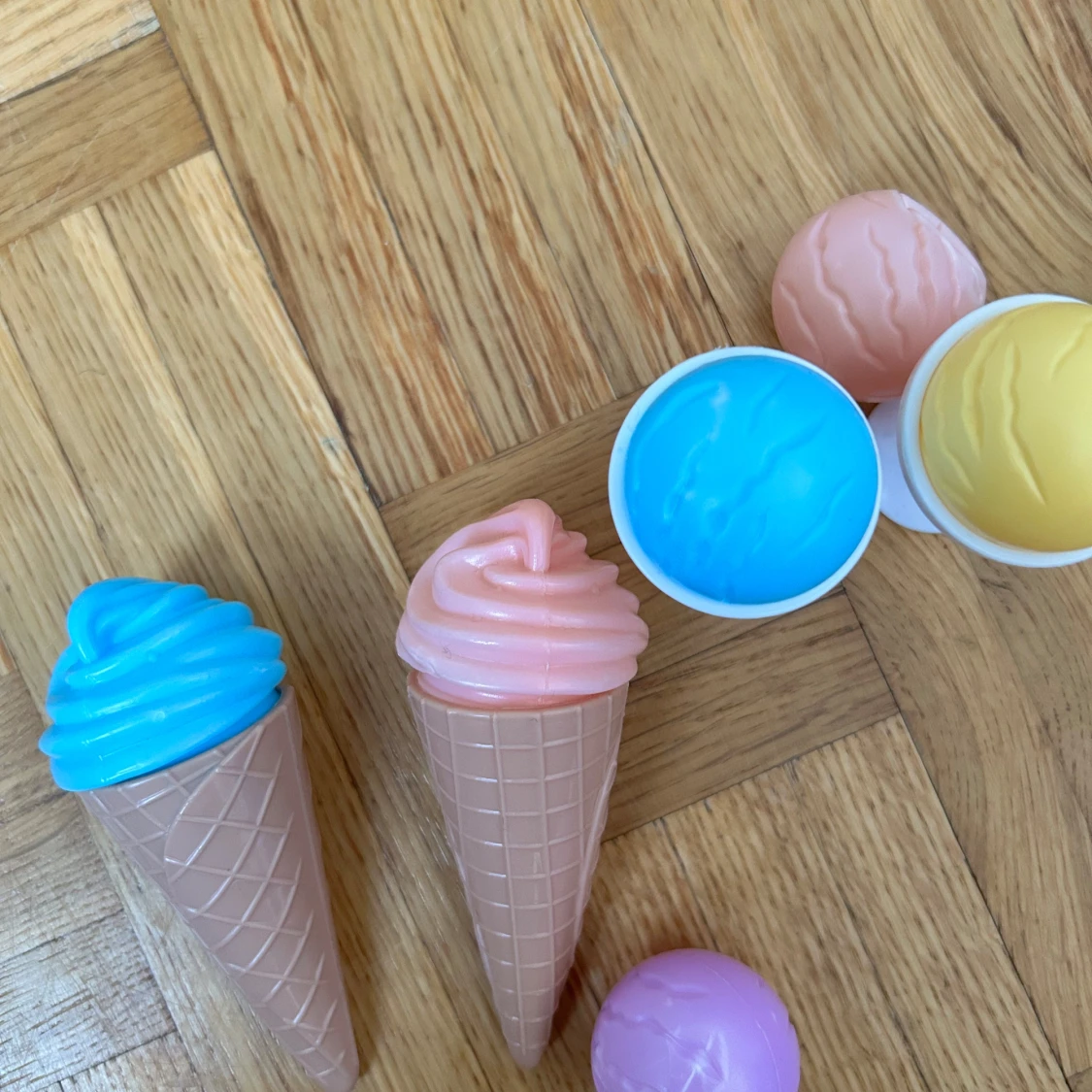 Färgglada glassar  - 1