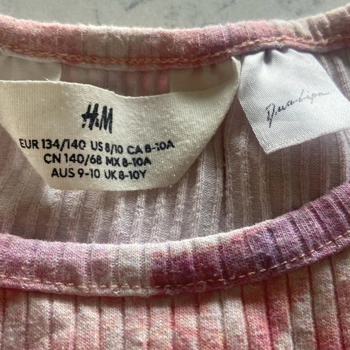 Ribbad Dua Lipa topp från H&M - 2