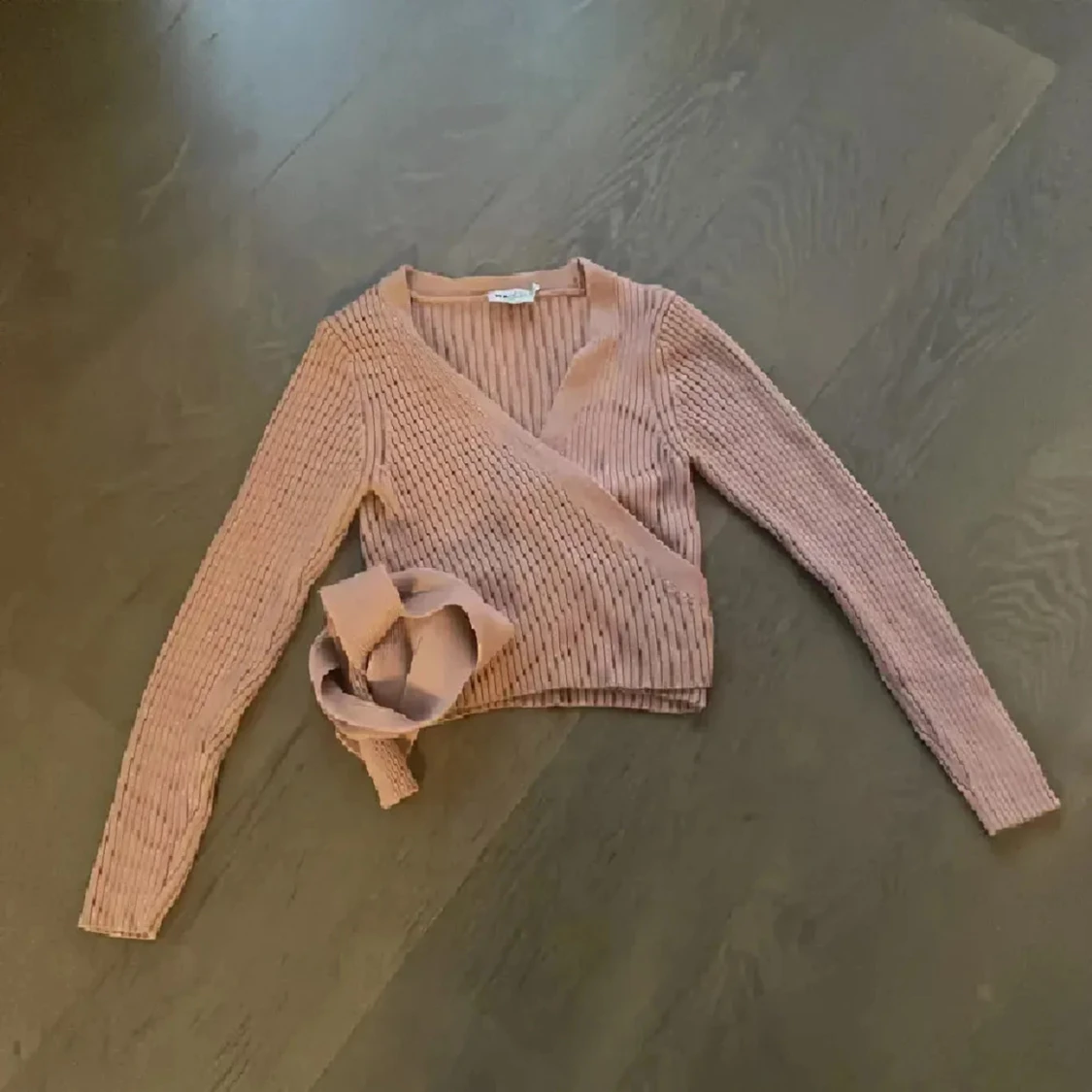 Ribbad omlottkofta i ljusrosa från NA-KD - 2