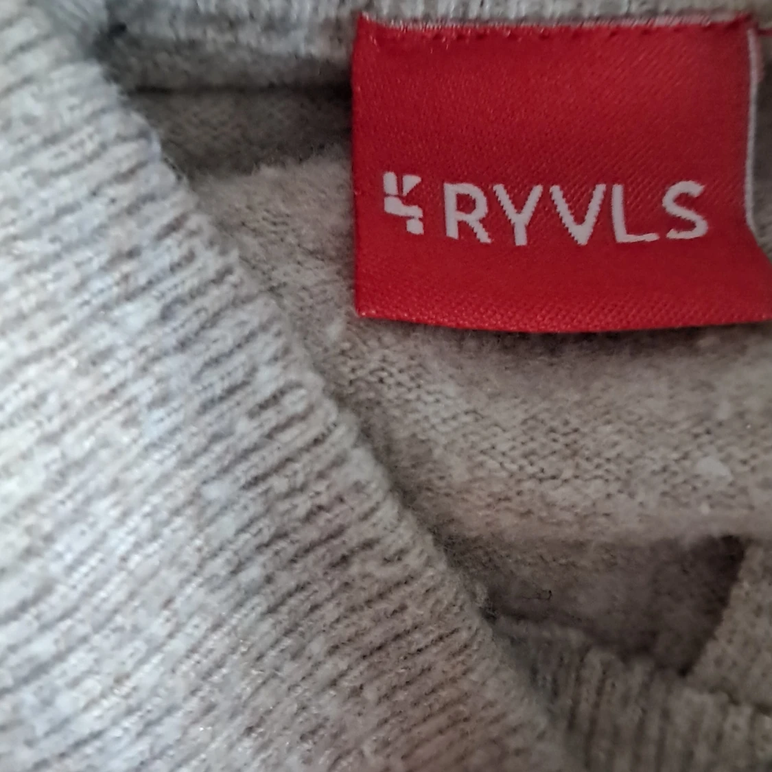 Beige half zip tröja från RYVLS - 2