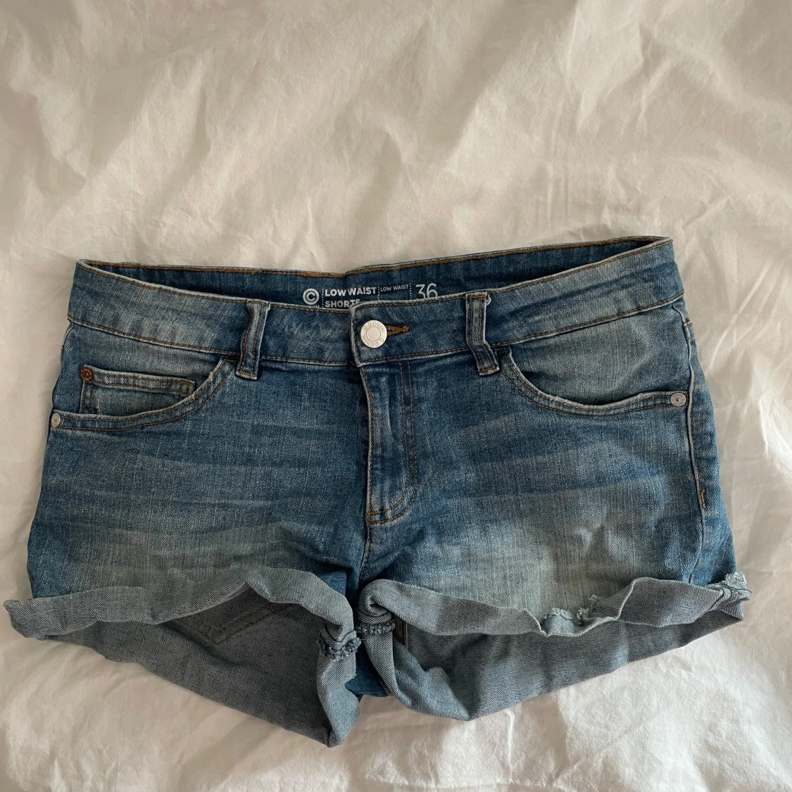 Blå jeansshorts