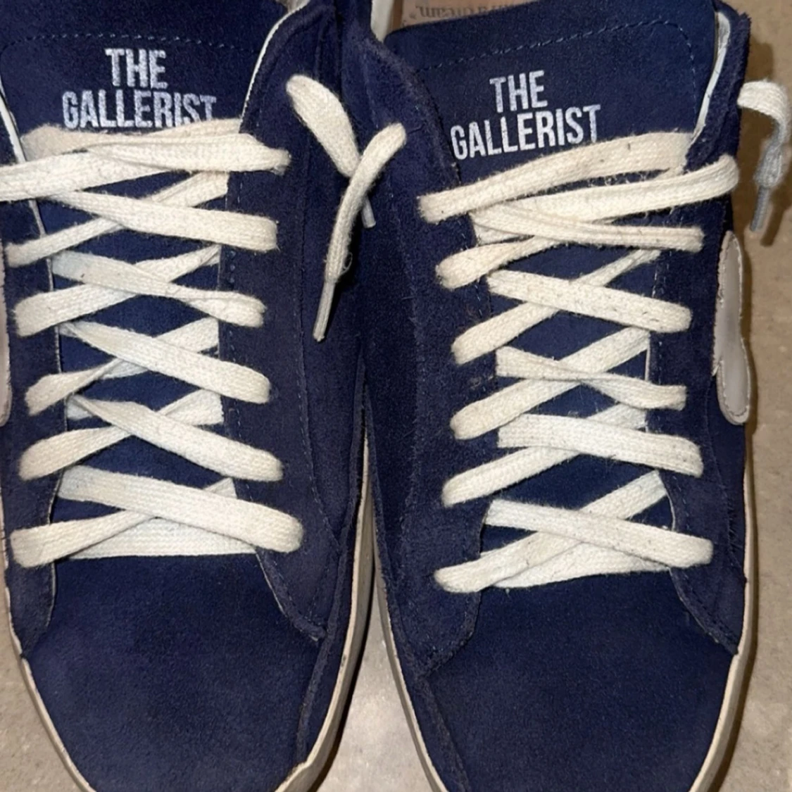 Blå sneakers från The Gallerist - 3