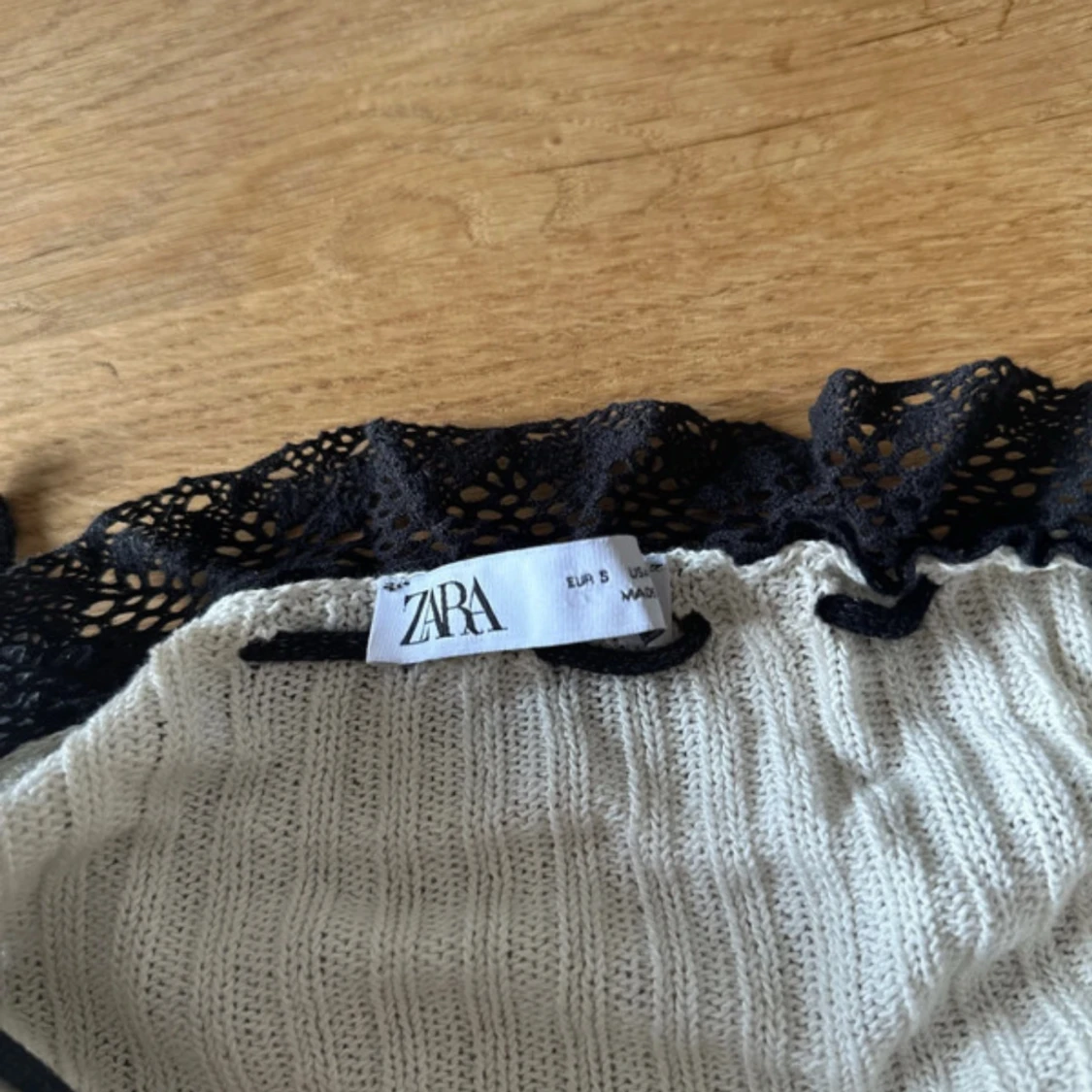 Beige och svart topp från Zara - 3