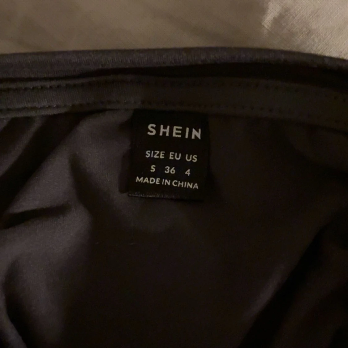 Grå croppad topp från Shein - 2