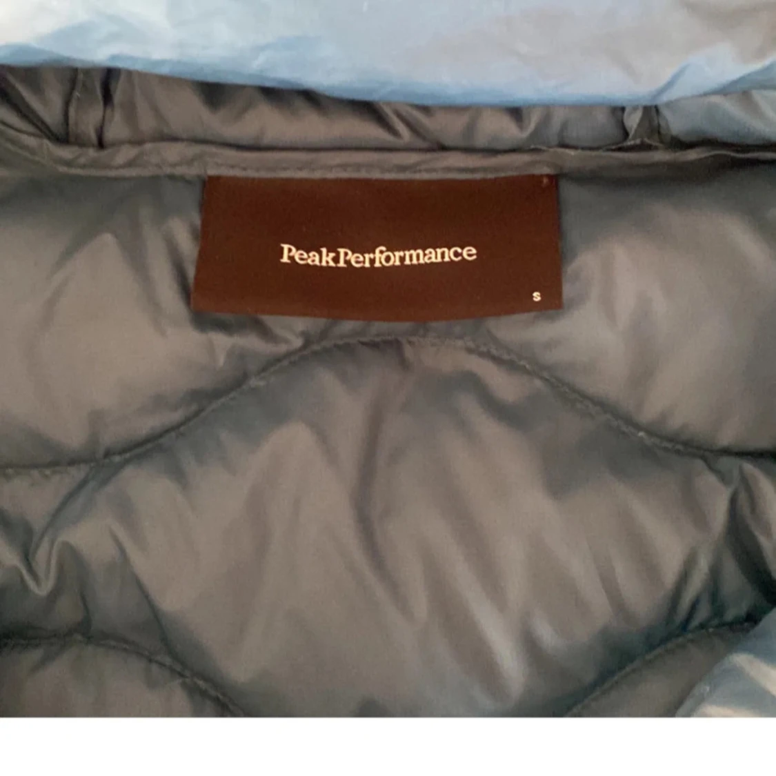 Blå dunjacka från Peak Performance - 2
