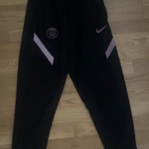Psg/nike träningsbyxor - Psg/nike tränings byxor