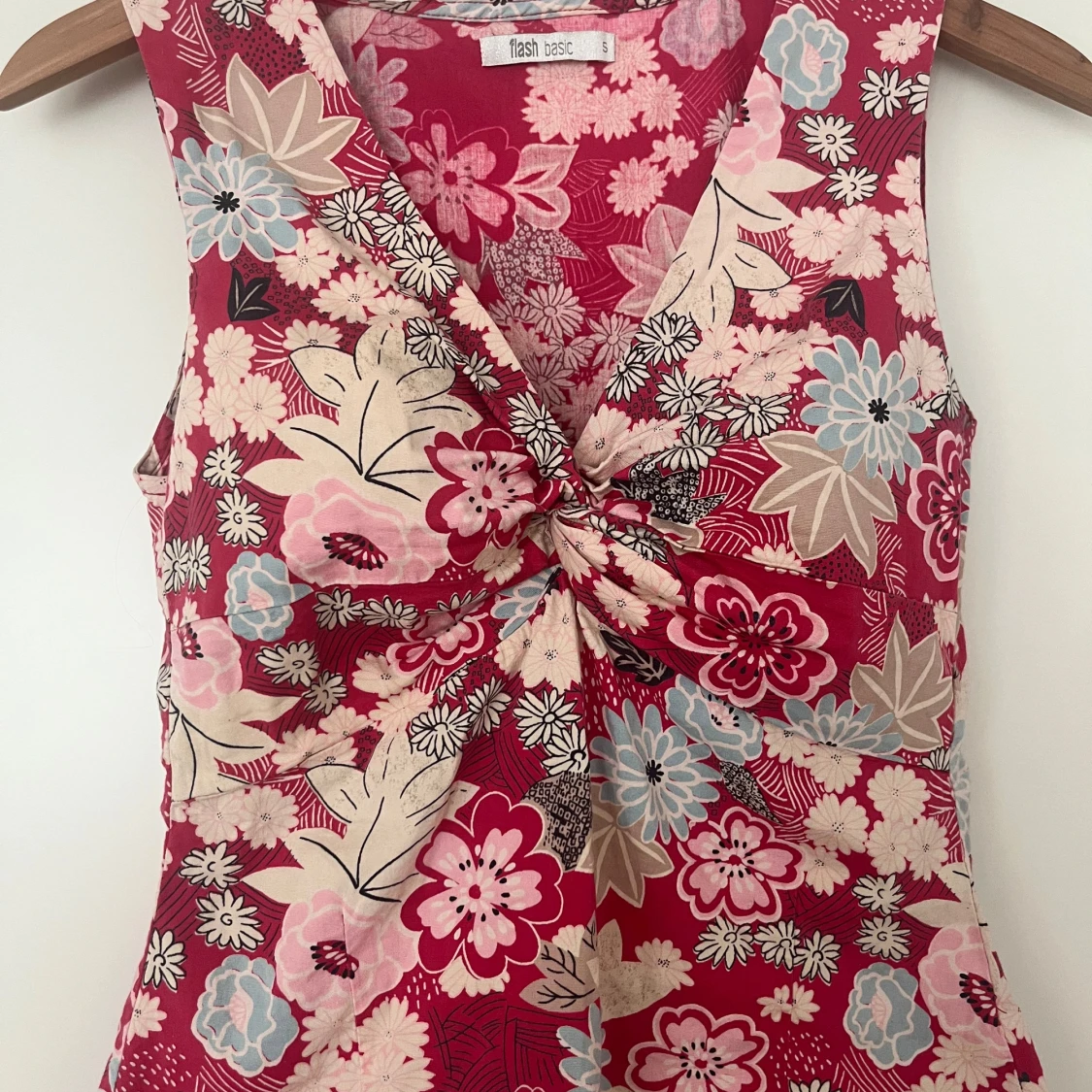 Blommig ärmlös topp från Flash Basic