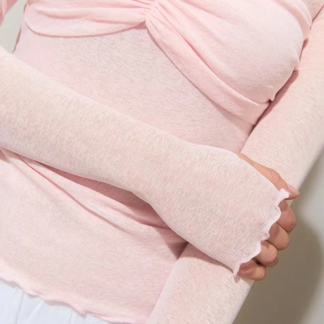 Rosa långärmad topp med rynkdetalj - 1