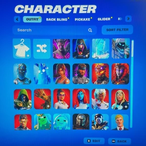 Säljer mitt Fortnite konto! - Över 2500 kr spenderat. 150 skins, 173 ryggsäckar, 130 pickaxes, 109 gliders och slutligen 125 emotes