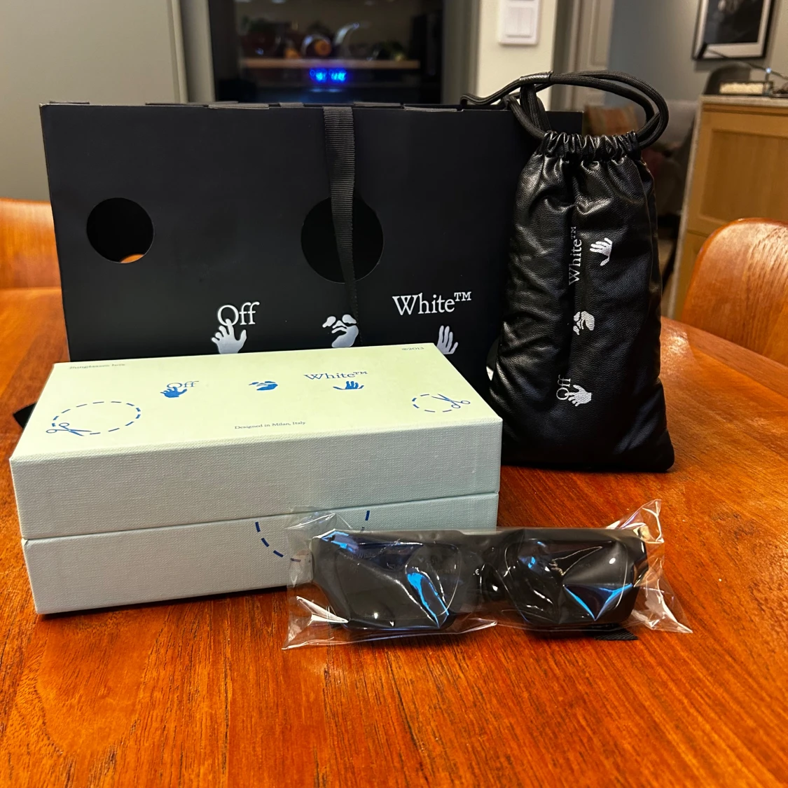 Svarta solglasögon från Off-White