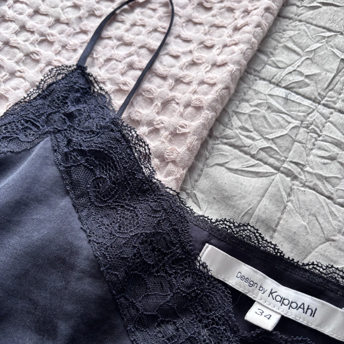 Svart spetslinne - 1