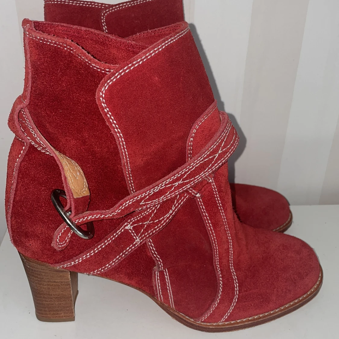 Whyred Röda mocka boots med klack - 1