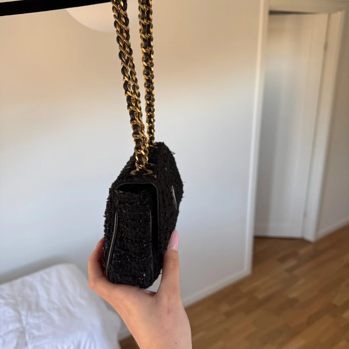 Svart axelväska från Guess - 1