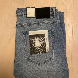 Blå jeans från Neuw - Helt ny neuw Stockholm. Storlek 36/34 