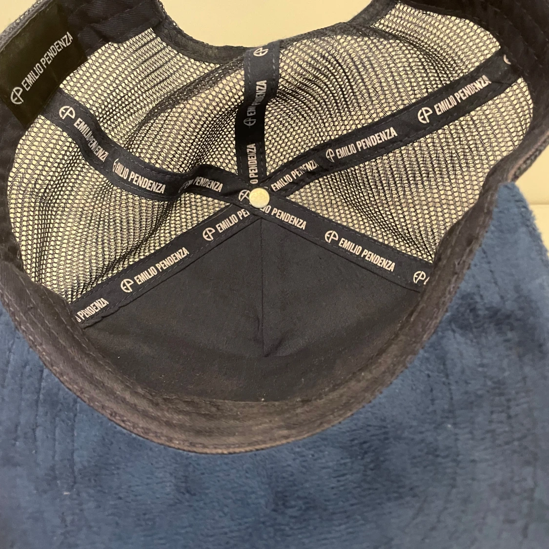 Blå Velvetkeps från Emilio pendenza  - 2